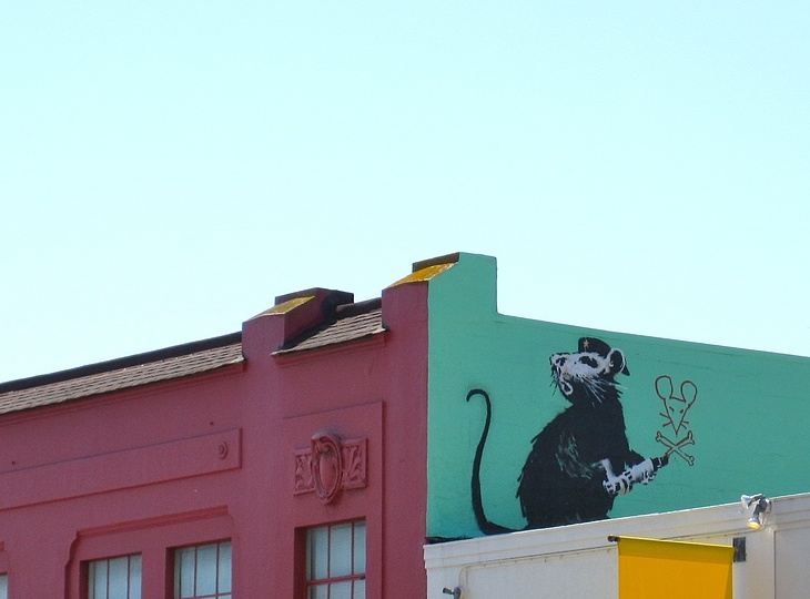 Skull and Crossbones Rat mural by Banksy